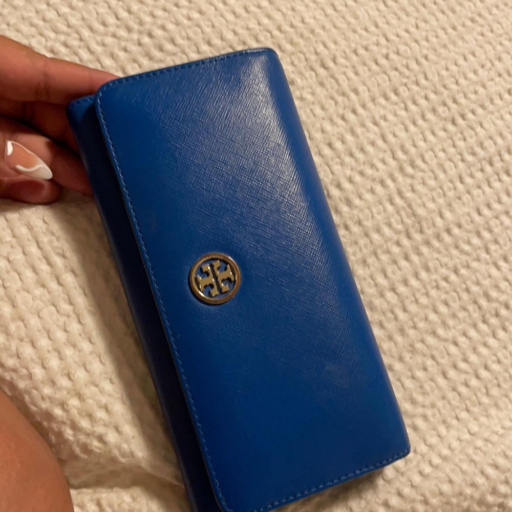 Tory Burch wallet. Loved condition
